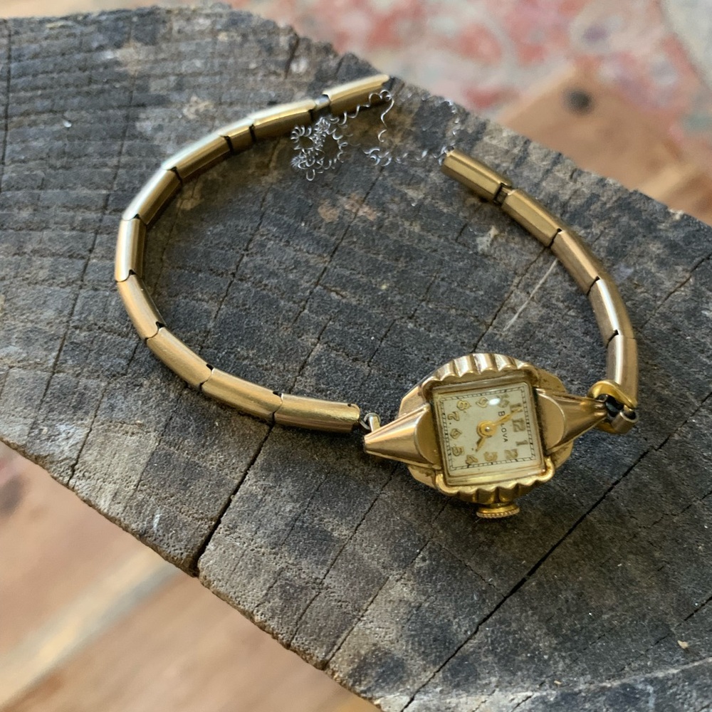 Vintage Gold-toned Bulova Women’s Wrist Watch *W/ Broken Band*